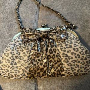 Adorable leopard purse